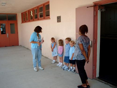 alsatia's first day at pre-k - the lunchline .jpg 24.0K
